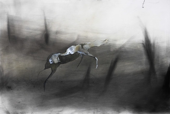 Lionel Sabatté, Caresse boisée, 2016. Charbon, médium acrylique et curcuma sur papier, 120x8cm (Galerie C)